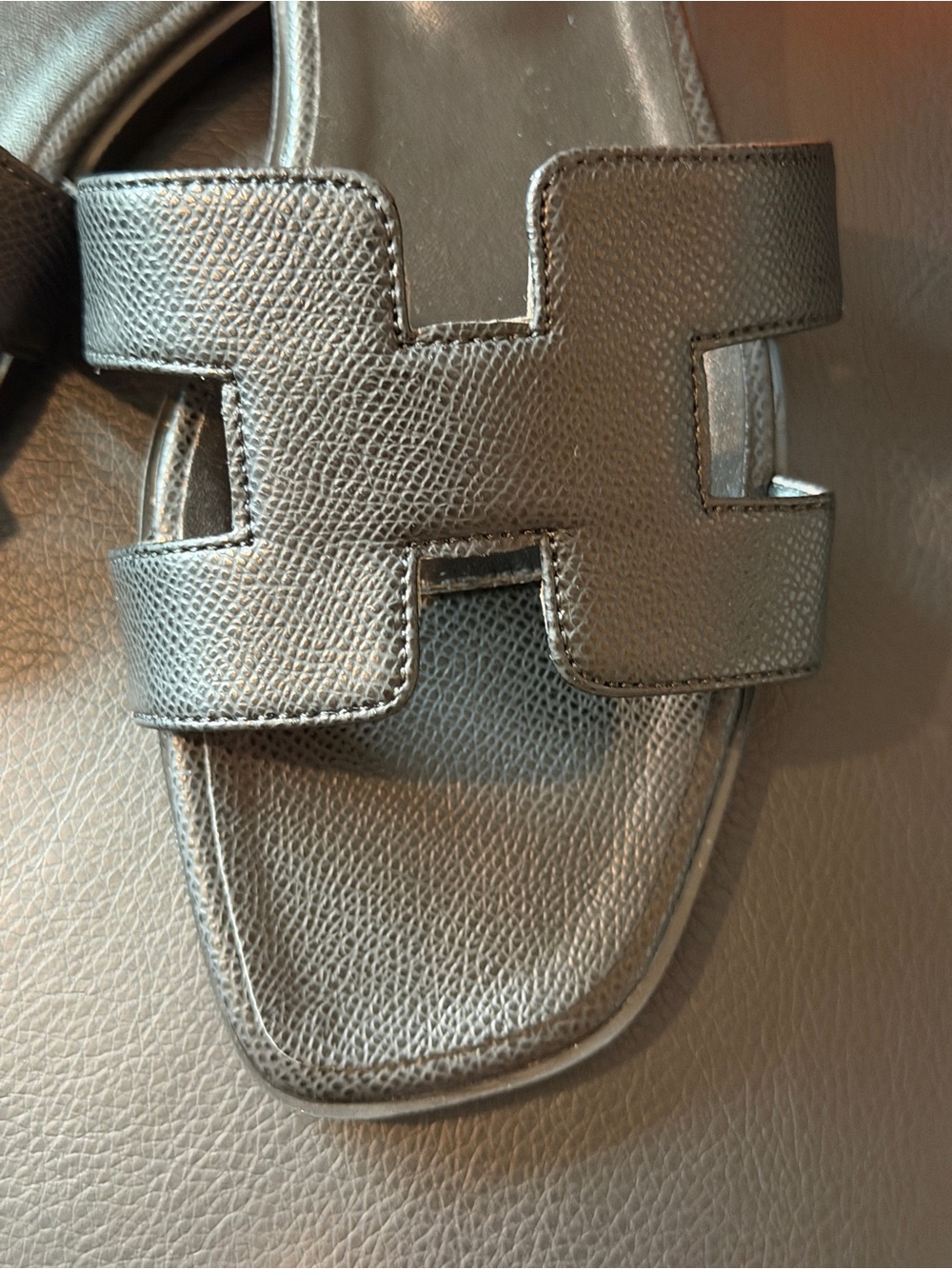 Black Leather H Slide Sandals- size 39 - Picture 3 of 5